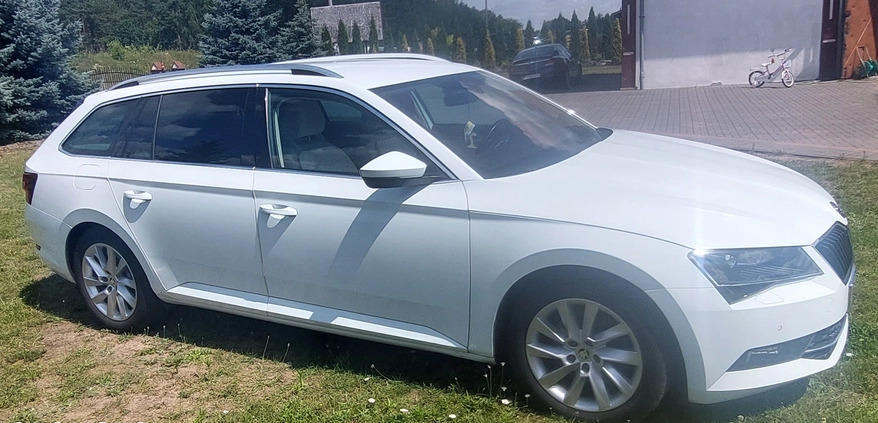 Skoda Superb cena 63000 przebieg: 192000, rok produkcji 2016 z Warszawa małe 254